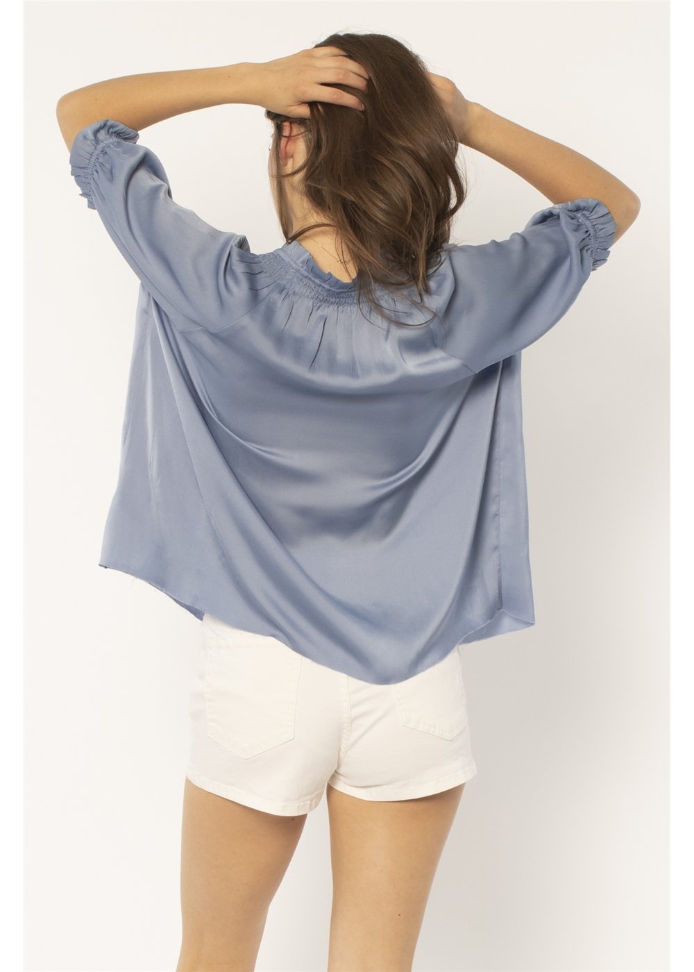 Amuse Society Women's stone blue ponza long sleeve woven top. Rear View.