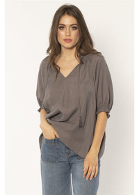 Amuse Society Women's ash ponza long sleeve woven top. Front View.